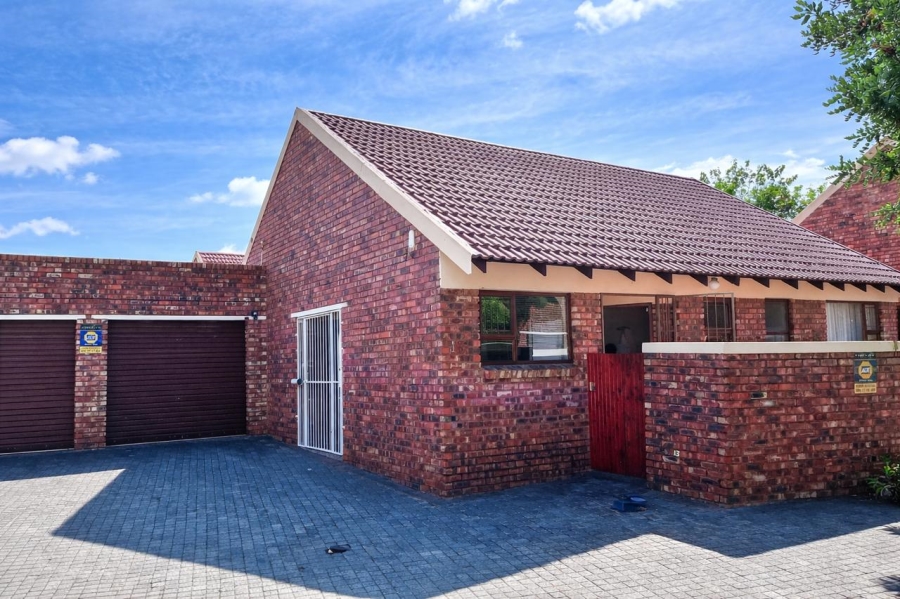 3 Bedroom Property for Sale in Langenhovenpark Free State